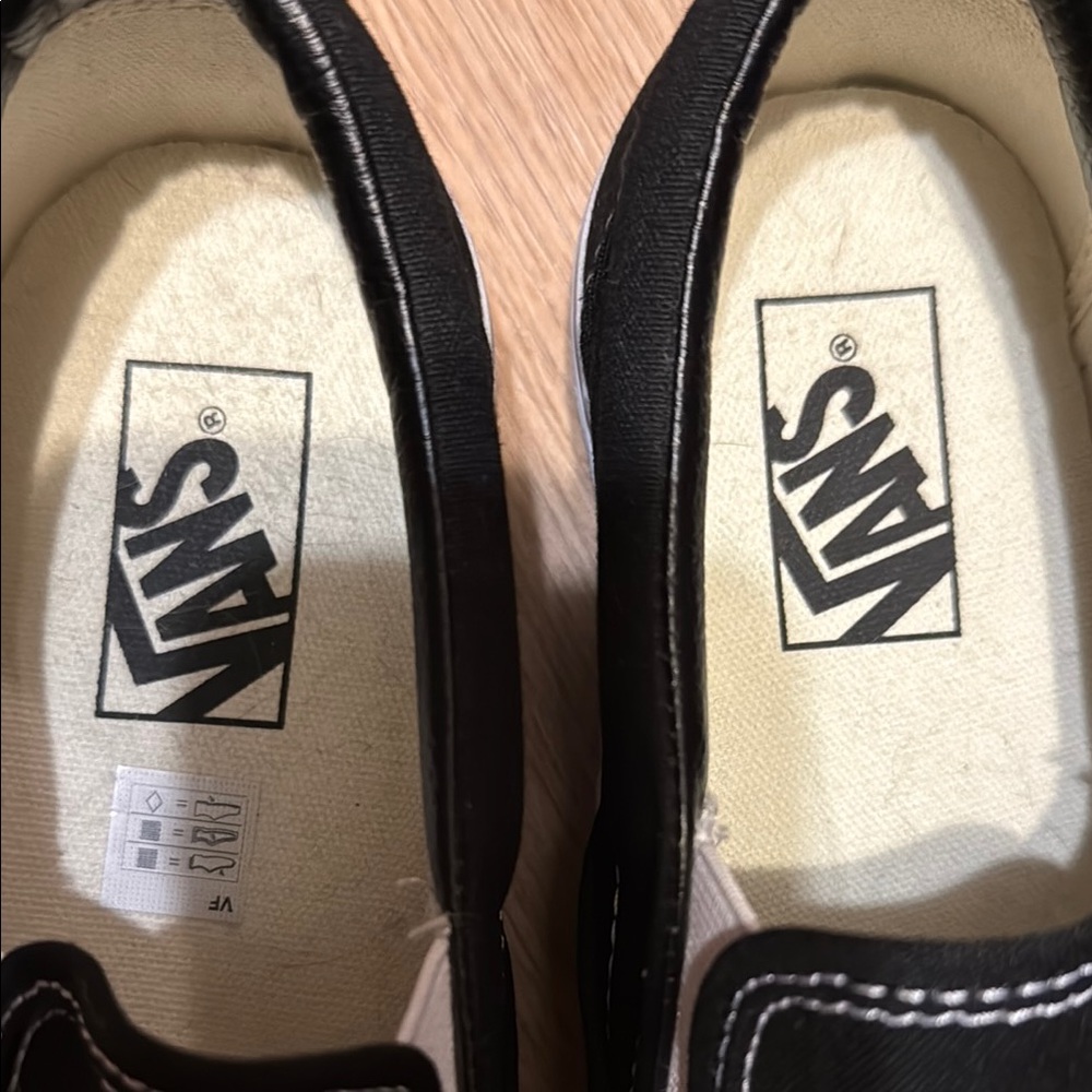Vans Classic Black and White Slip-Ons, NEW - Picture 4 of 11
